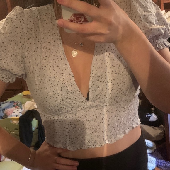 Pull and Bear Deep V Crop Top - Picture 2 of 4